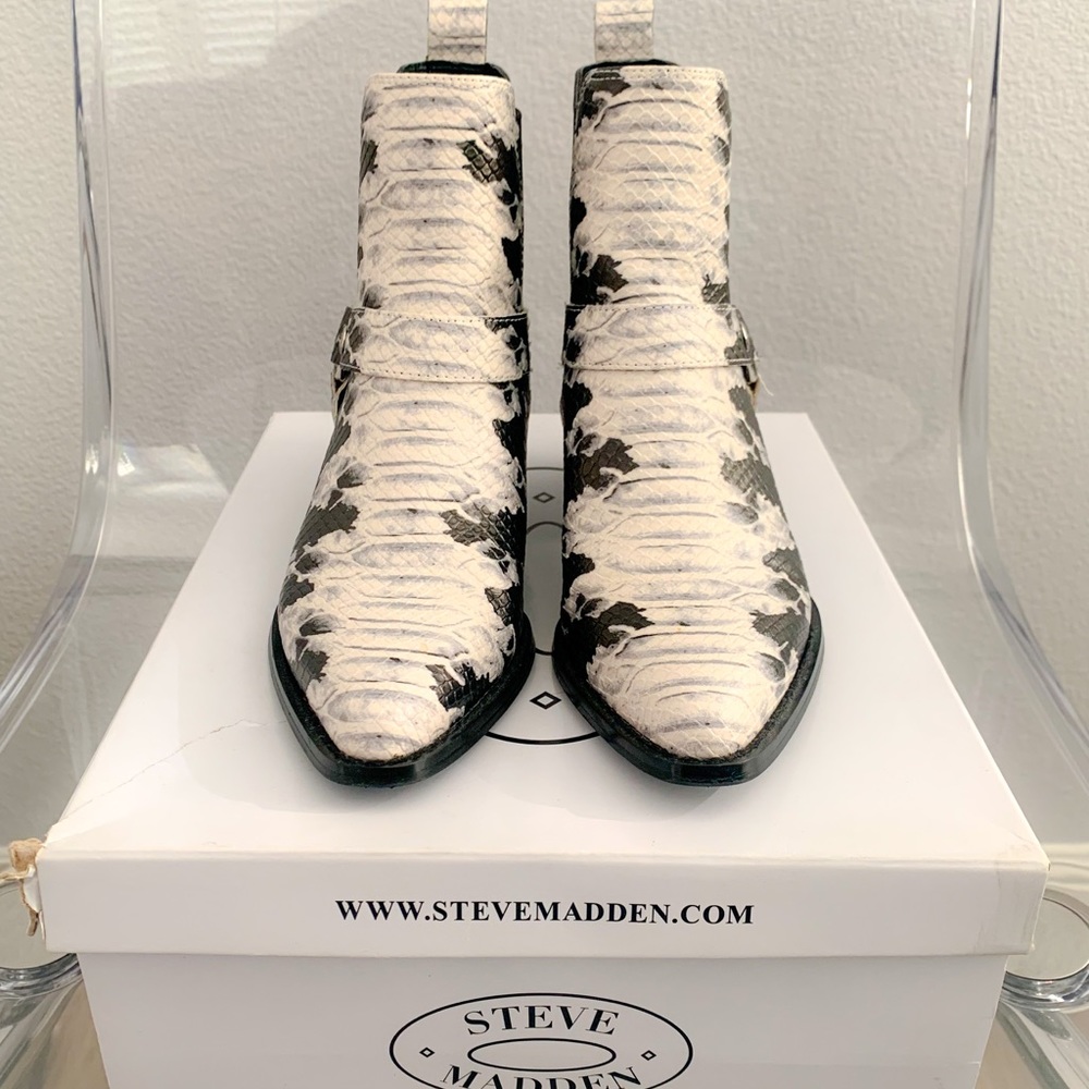 Windy Pointed Toe Boot